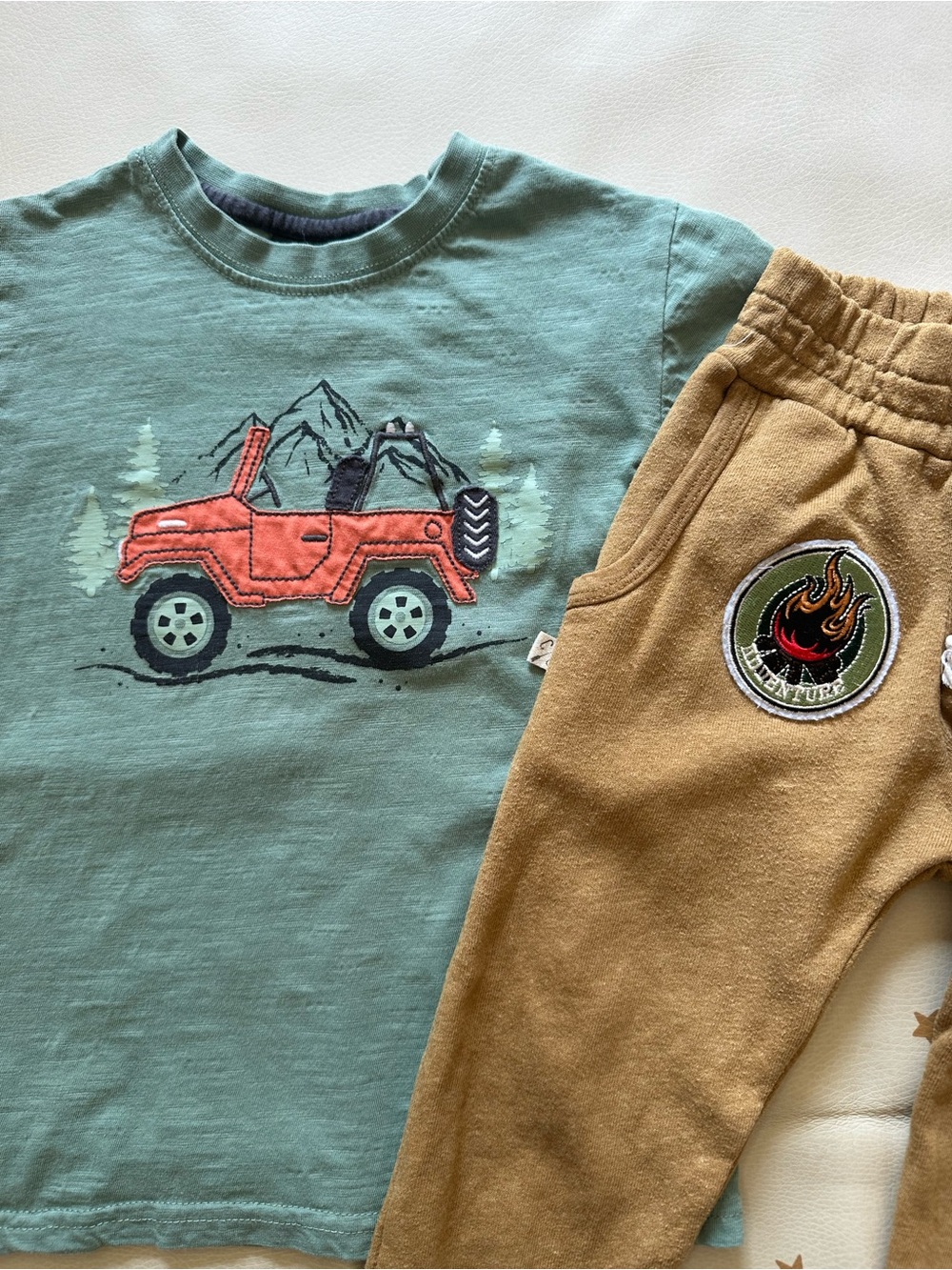 4t CR Sports Cotton Jeep Outdoorsy Graphic T-shirt & Childhoods Wheat Joggers - Picture 3 of 6